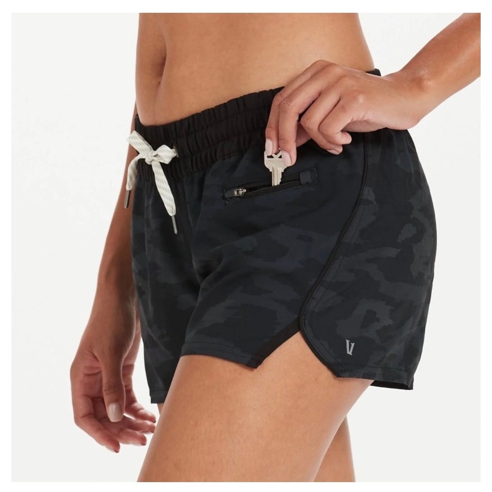 Vuori Clementine Short Black Camo Performance Running Shorts Womens Large